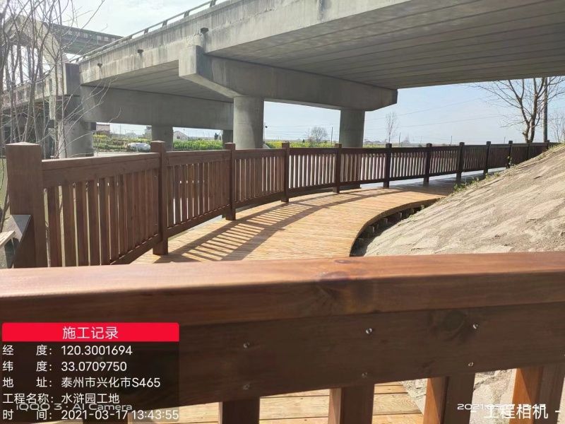 河邊木棧道，護(hù)欄